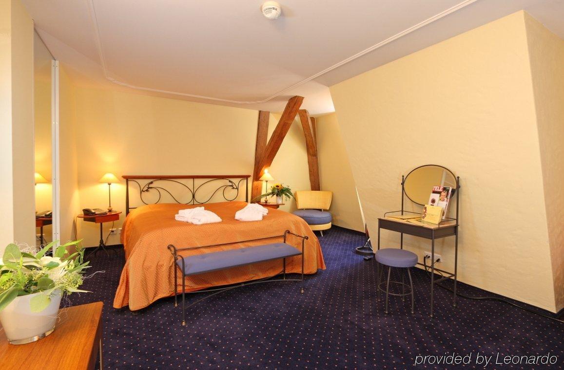 Hotel Schloss Huenigen Konolfingen Camera foto