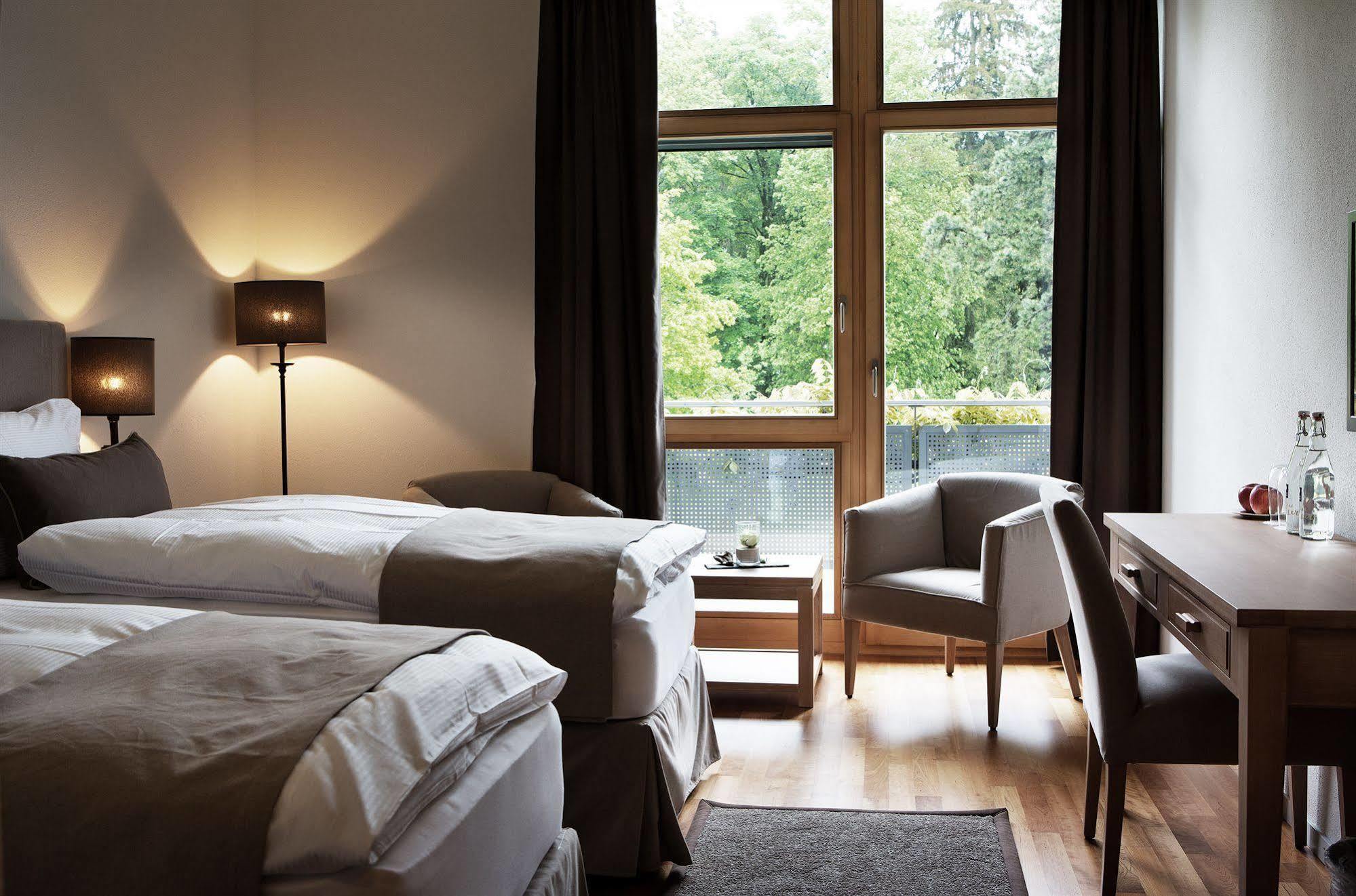 Hotel Schloss Huenigen Konolfingen Esterno foto