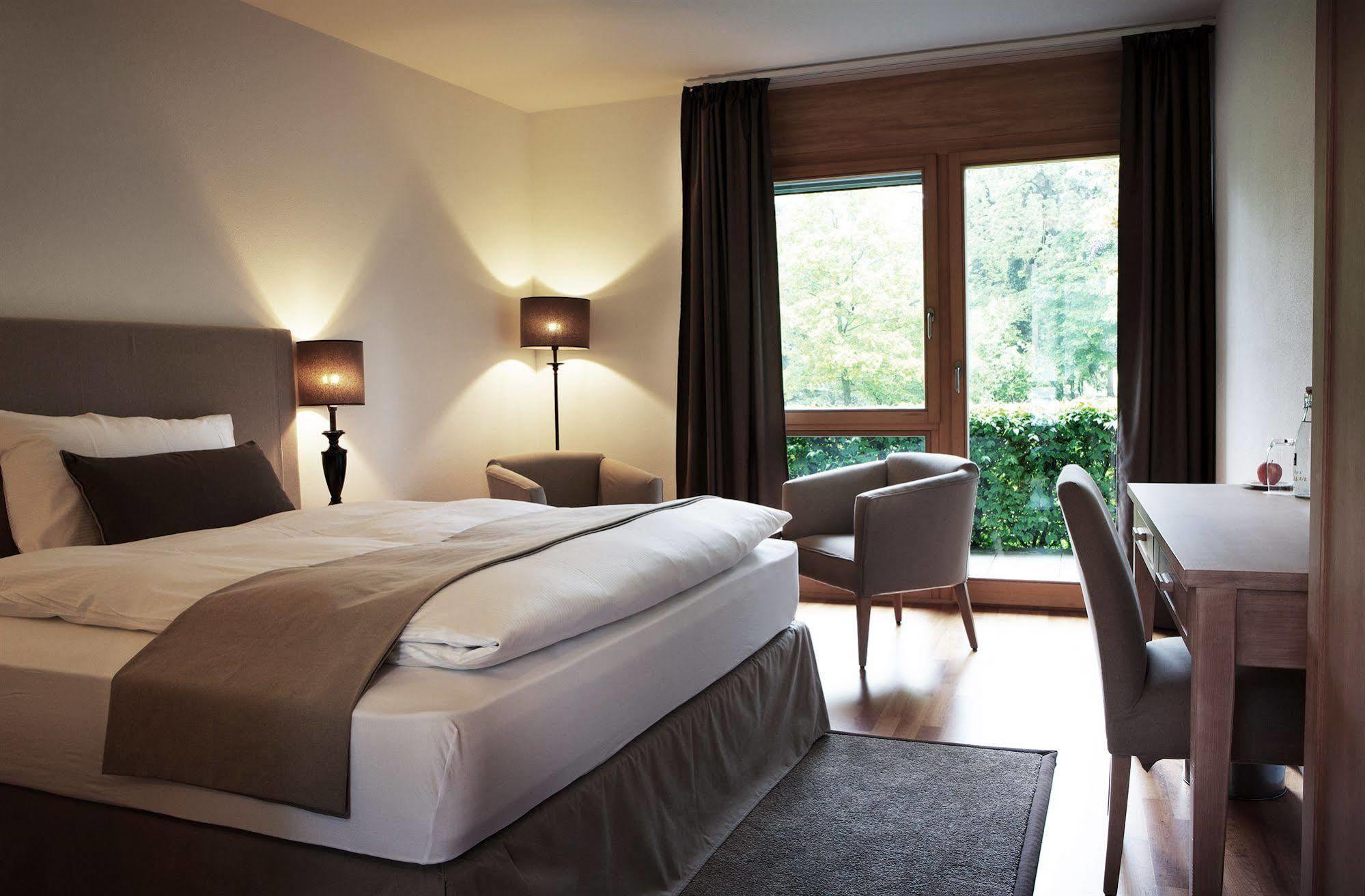 Hotel Schloss Huenigen Konolfingen Esterno foto