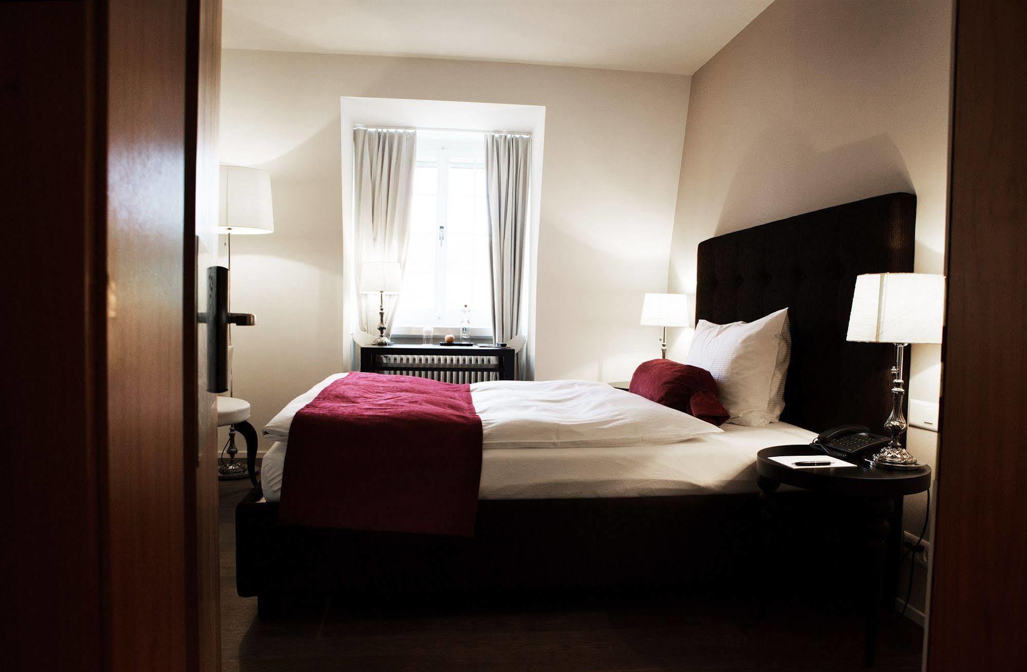 Hotel Schloss Huenigen Konolfingen Esterno foto