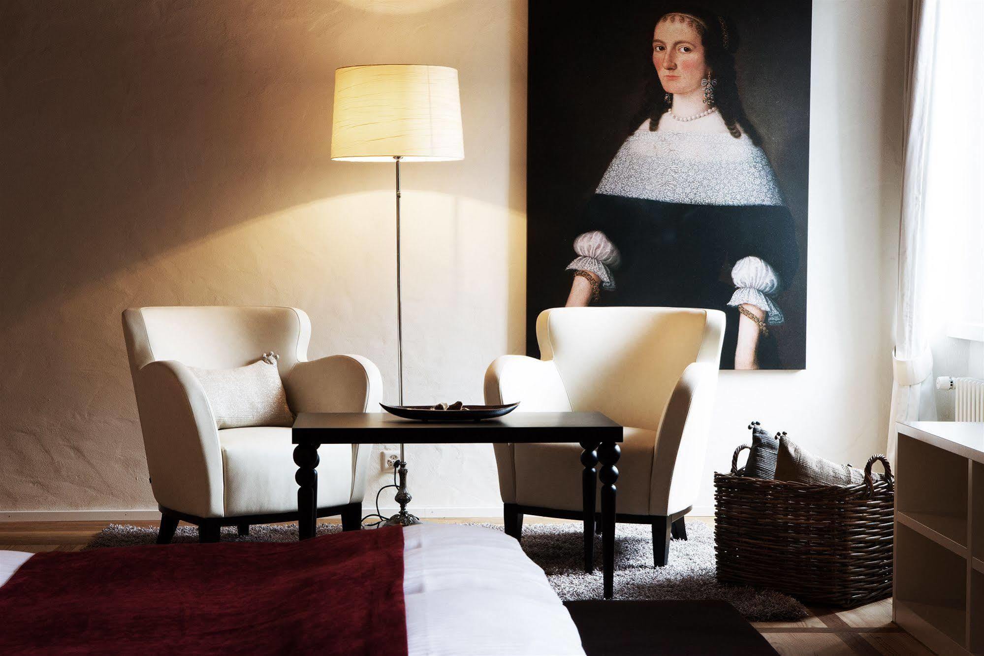 Hotel Schloss Huenigen Konolfingen Esterno foto